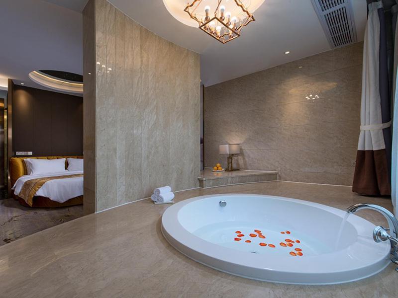 Vienna International Hotel Diecai Wanda High Speed ​​Rail Station Guilin Exteriör bild
